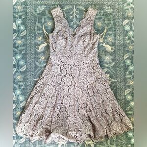 Vera Wang Elegant Lace Sleeveless A line Dress